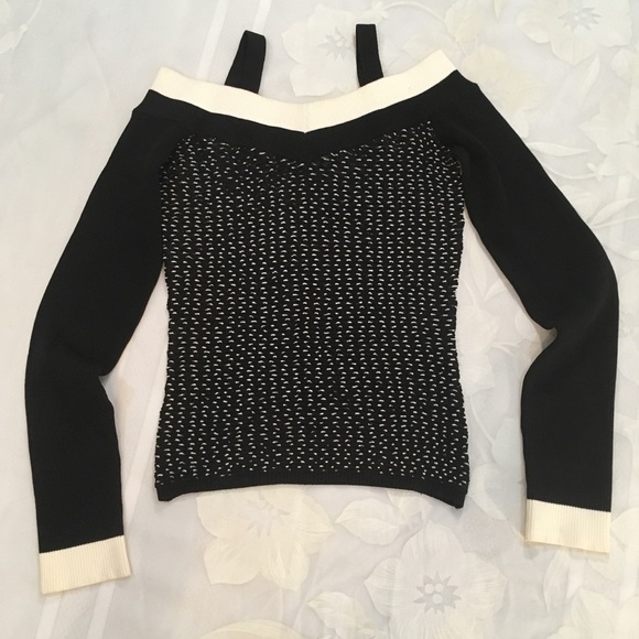 Black and White Off-Shoulder Women's Top - Picture 1 of 4